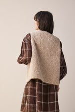 Load image into Gallery viewer, Wool | Cotton Blended Reversible Vest
